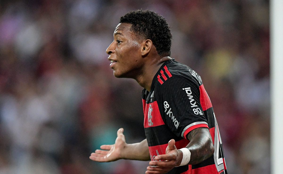 Flamengo segue sem multar Gonzalo Plata, mas avalia punição e se preocupa com emocional do atleta