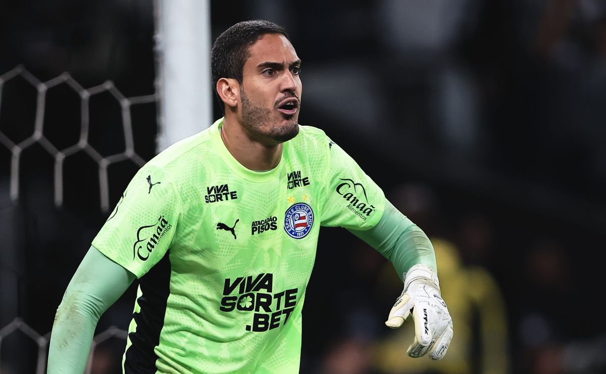 Ronaldo faz bela defesa e evita gol do Internacional diante do Bahia, no Brasileirão