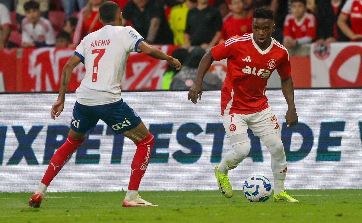 Inter tem gol de Carbonero anulado após revisão do VAR em jogo tenso contra o Bahia no Beira-Rio