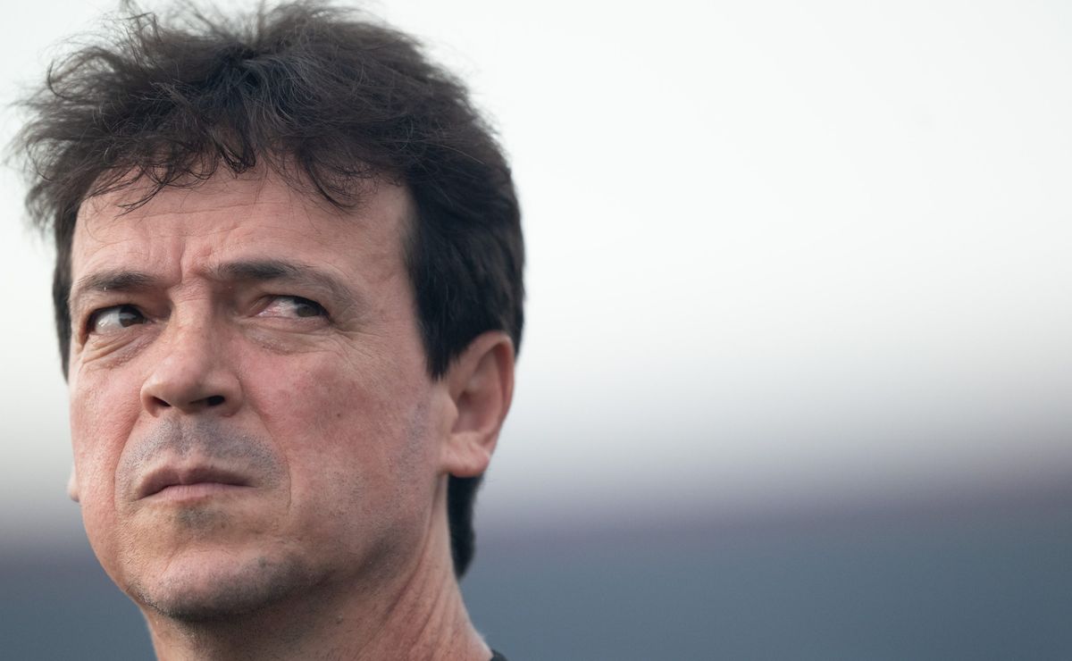 Fernando Diniz se livra de críticas após derrota do Vasco e culpa cai sobre erros dos jogadores