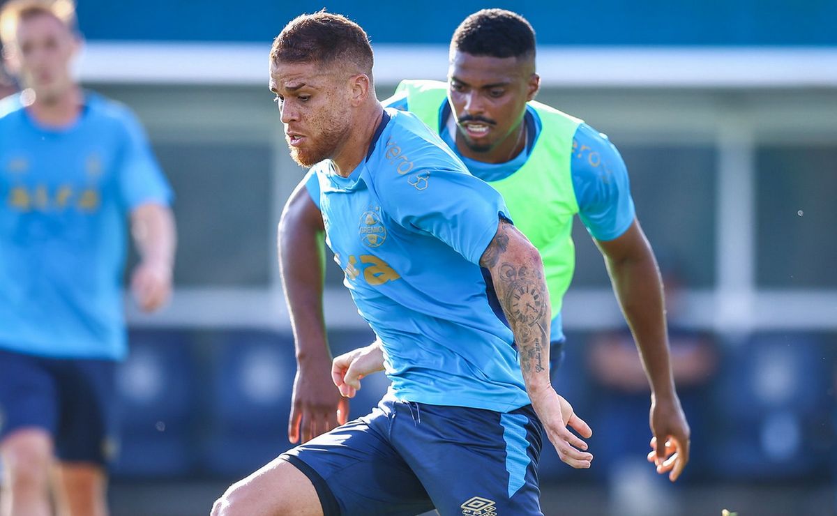 Grêmio deverá ter Cuéllar como titular contra o Fortaleza em time com possíveis novidades no ataque