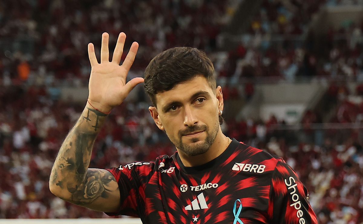 Arrascaeta chama responsabilidade no Flamengo na vitória sobre o Santos, no Maracanã