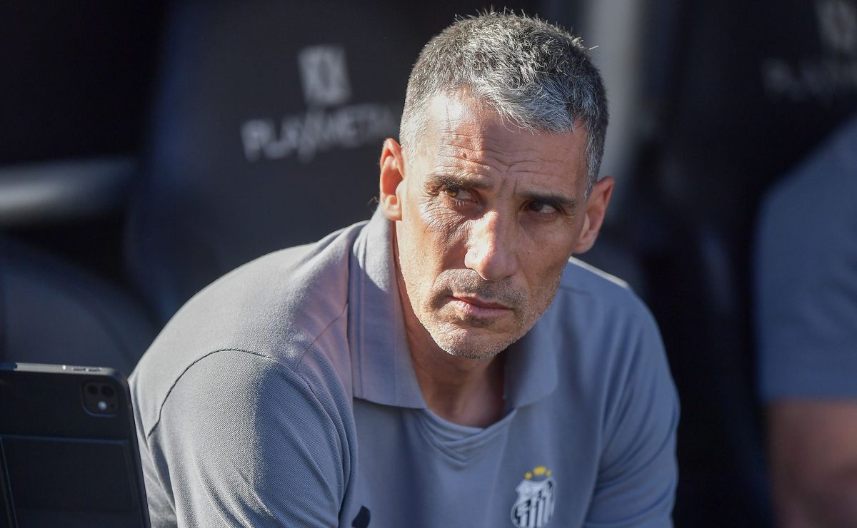 Vojvoda se posiciona sobre chilique de Neymar ao ser substituído no Santos: “eu decido quem tem que sair”