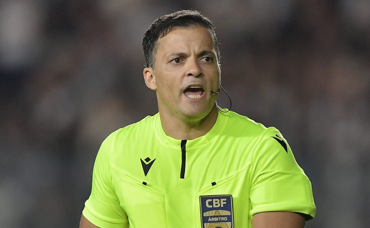 Flamengo concorda com Neymar e também fica irritado com atuação de Savio Pereira Sampaio no jogo contra o Santos