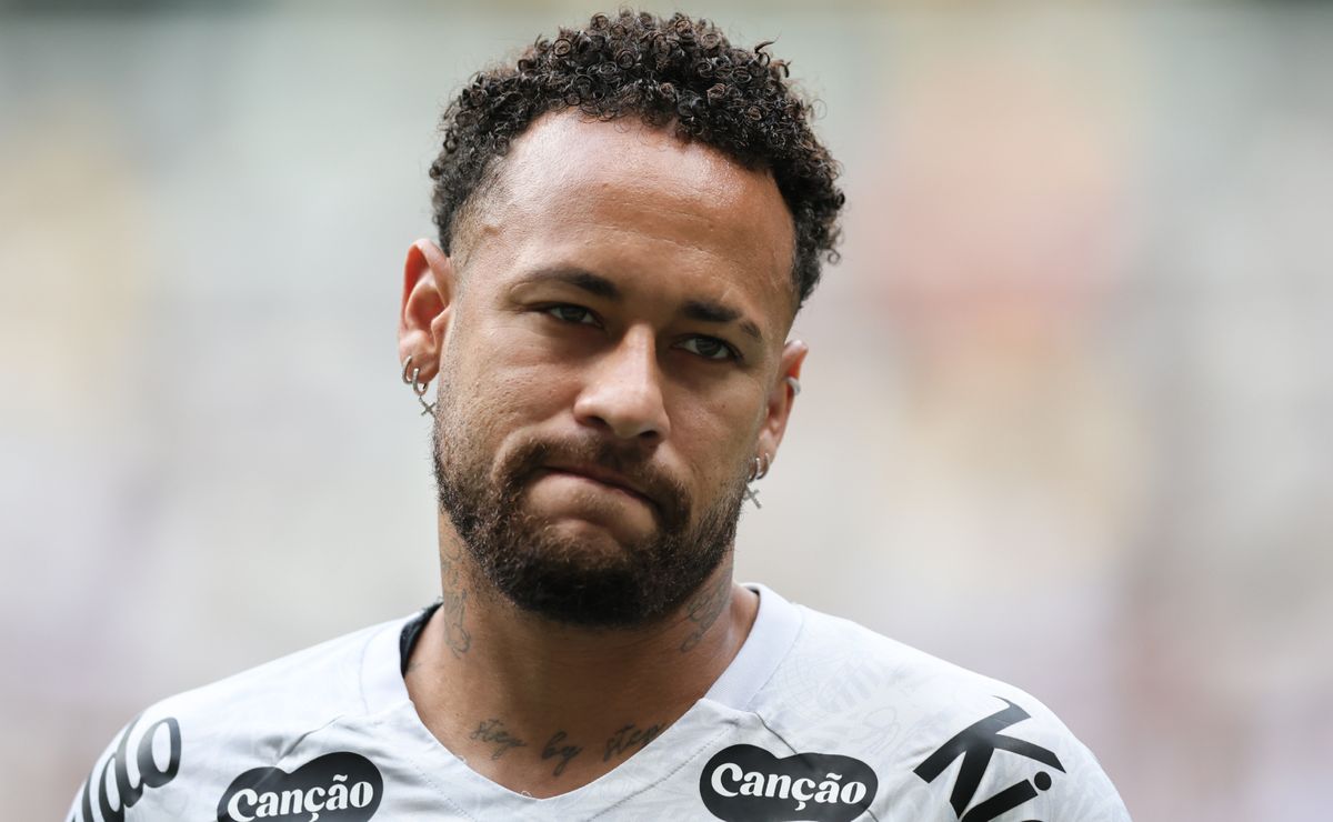 Neymar em queda no Santos: camisa 10 acumula mais cartões do que gols na atual temporada