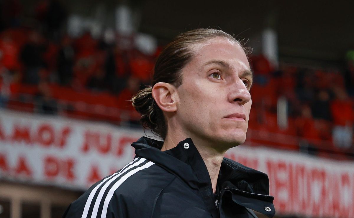 Flamengo busca destravar renovação com Filipe Luís e técnico pede reformulação no ataque em 2026