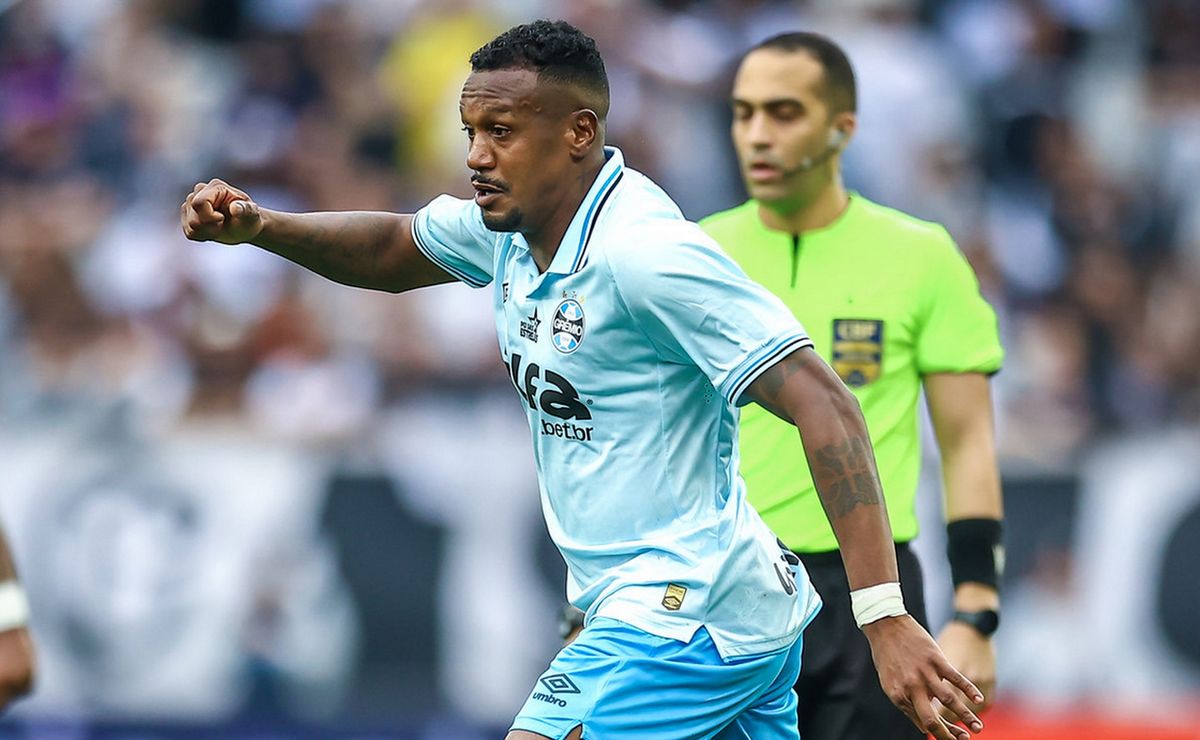 Renovação de Edenilson com o Grêmio tem aval de Mano Menezes e Felipão, além dos bons números