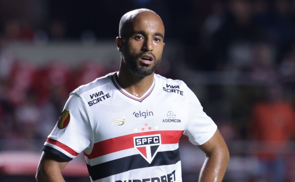 São Paulo liga alerta após Lucas voltar a reclamar de dores em joelho recém-operado
