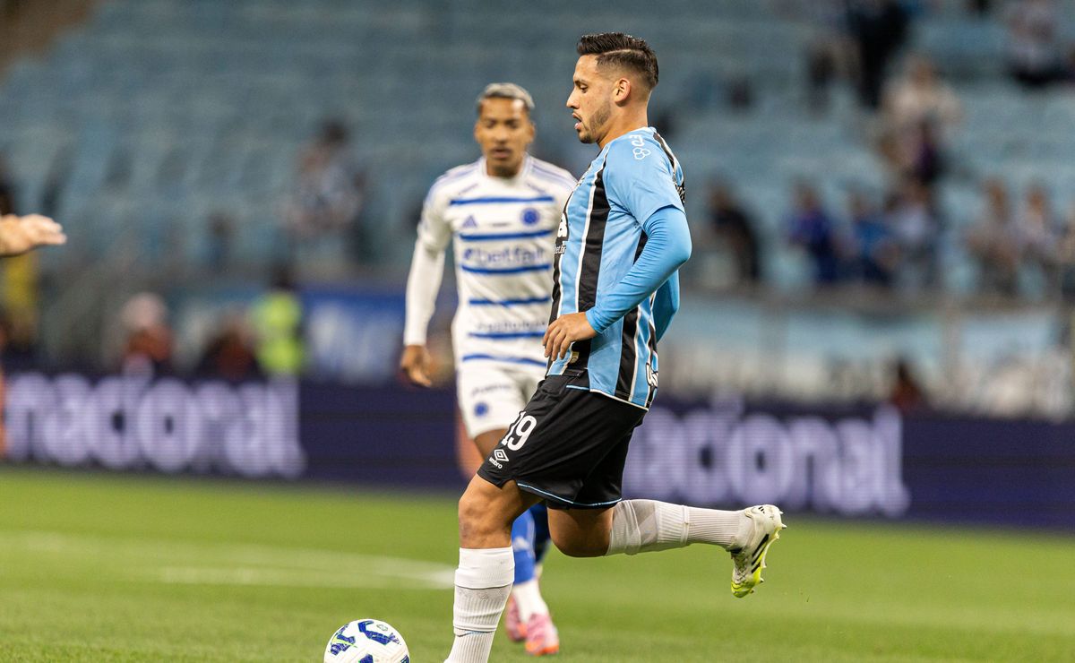 Mano Menezes bate o martelo e muda de vez posição de Noriega no Grêmio para 2026