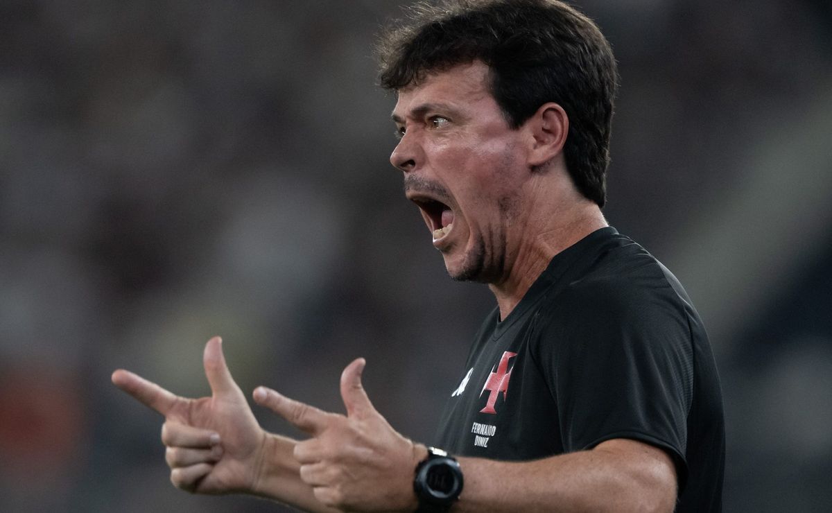 Paulinho perde espaço com Fernando Diniz e pode deixar o Vasco rumo ao Oriente Médio