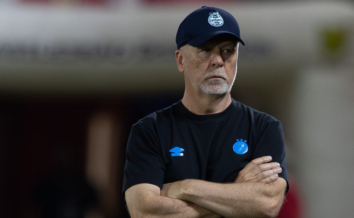 Mano Menezes busca substituto para Edenilson no Grêmio antes de duelo contra o Vasco no Brasileirão