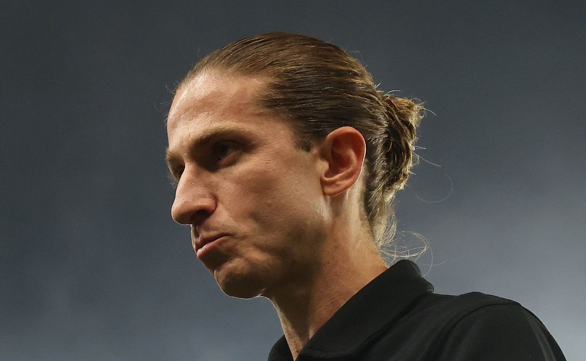 Flamengo vence de virada o Sport e volta a assumir liderança após jogo atrasado no Brasileirão