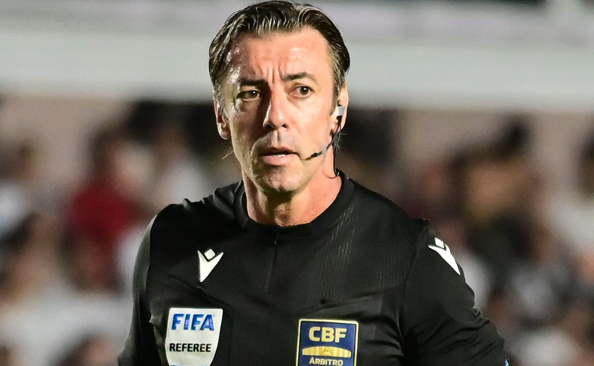 “Errou a arbitragem”; Palmeiras foi prejudicado com pênalti não marcado em Maurício, crava Carlos Eugênio Simon