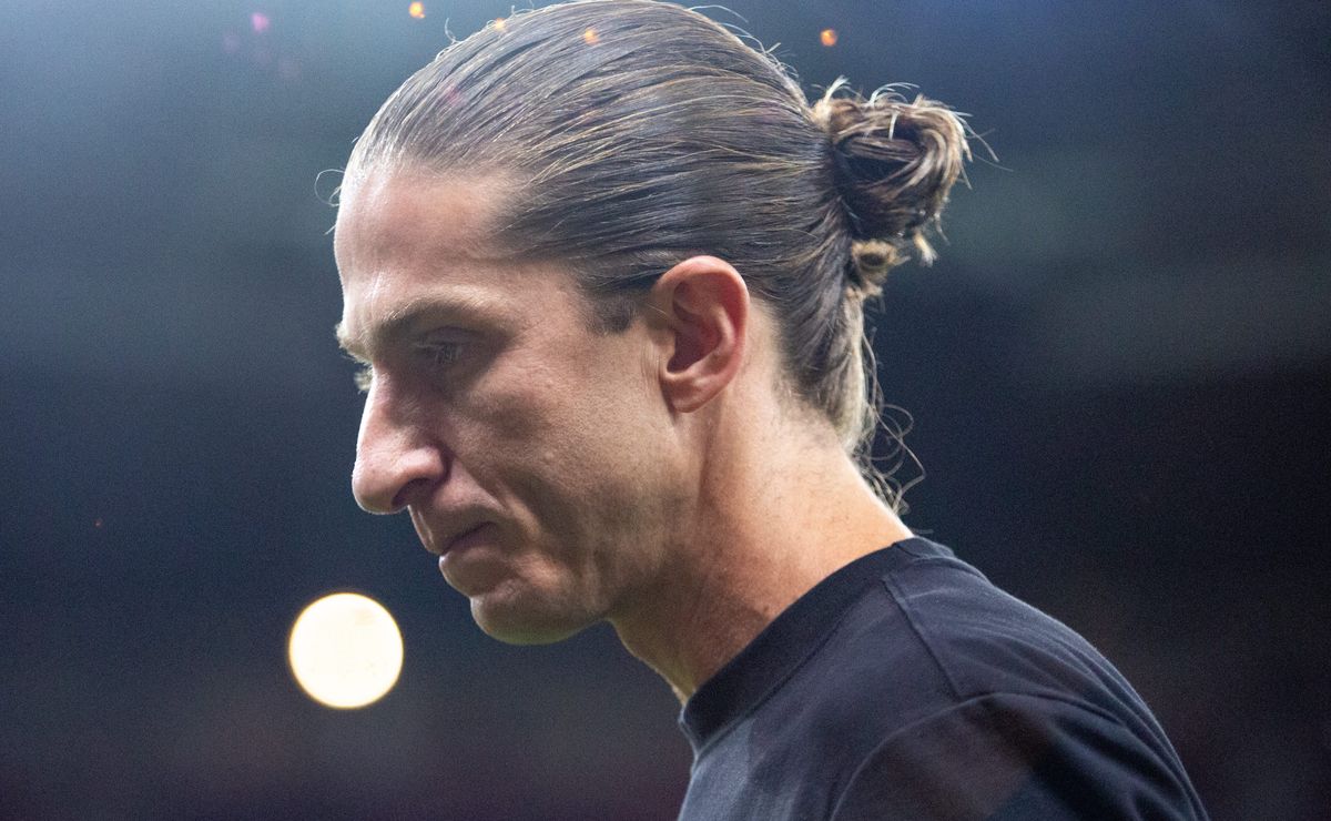 Torcida do Flamengo dá ultimato a Filipe Luís e exige titularidade imediata de Luiz Araújo