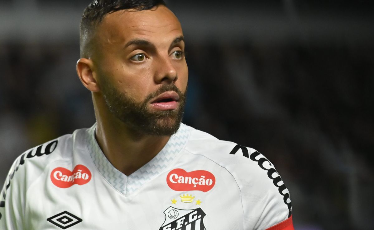 Guilherme, do Santos, responde críticas da torcida e revela: “To nem aí pra quem me critica”