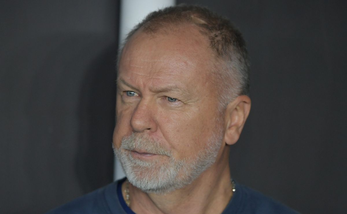 Mano Menezes tem reviravolta no Grêmio e deve permanecer no Clube para a próxima temporada