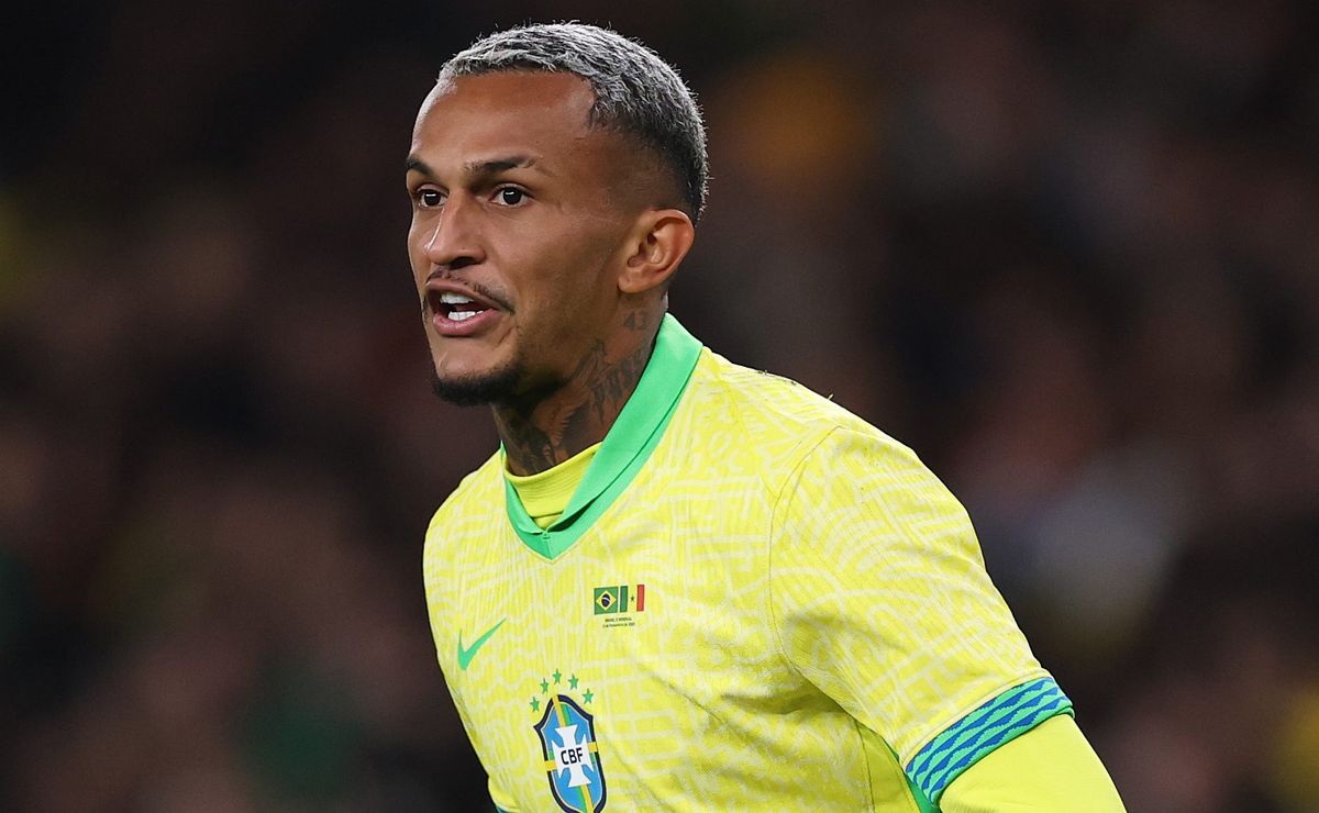 Wesley é detonado pela torcida após atuação na Seleção Brasileira e Ancelotti saca ex-Flamengo no intervalo