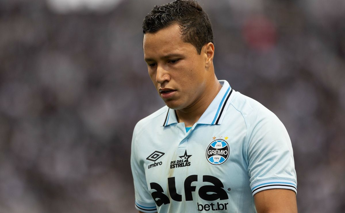 STJD determina julgamento de Marlon e Grêmio pode perder dupla na reta final da temporada