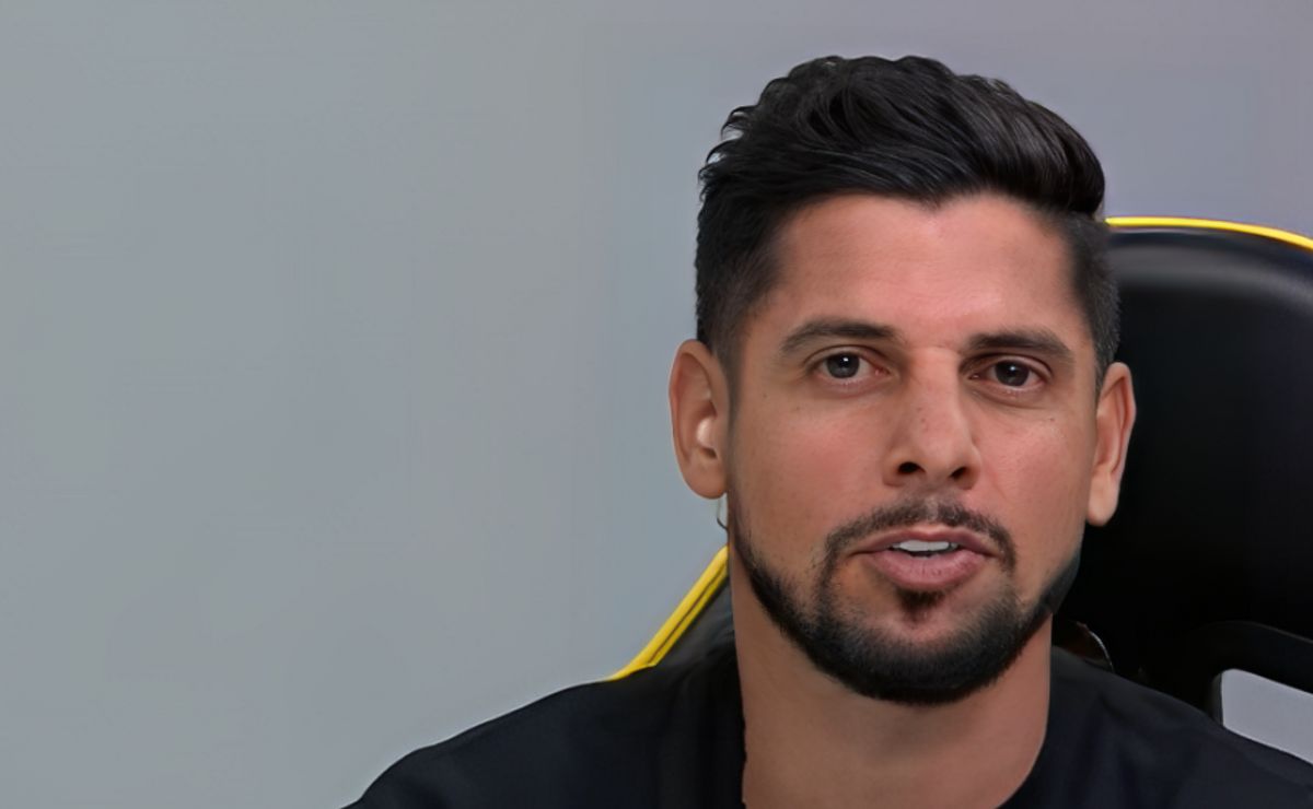 Cicinho surpreende em rede nacional e crava que o Palmeiras vai perder para o Vitória