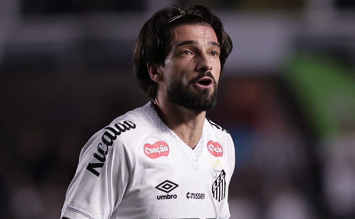 Guilherme recupera confiança e Lautaro Díaz perde status de titular no ataque do Santos