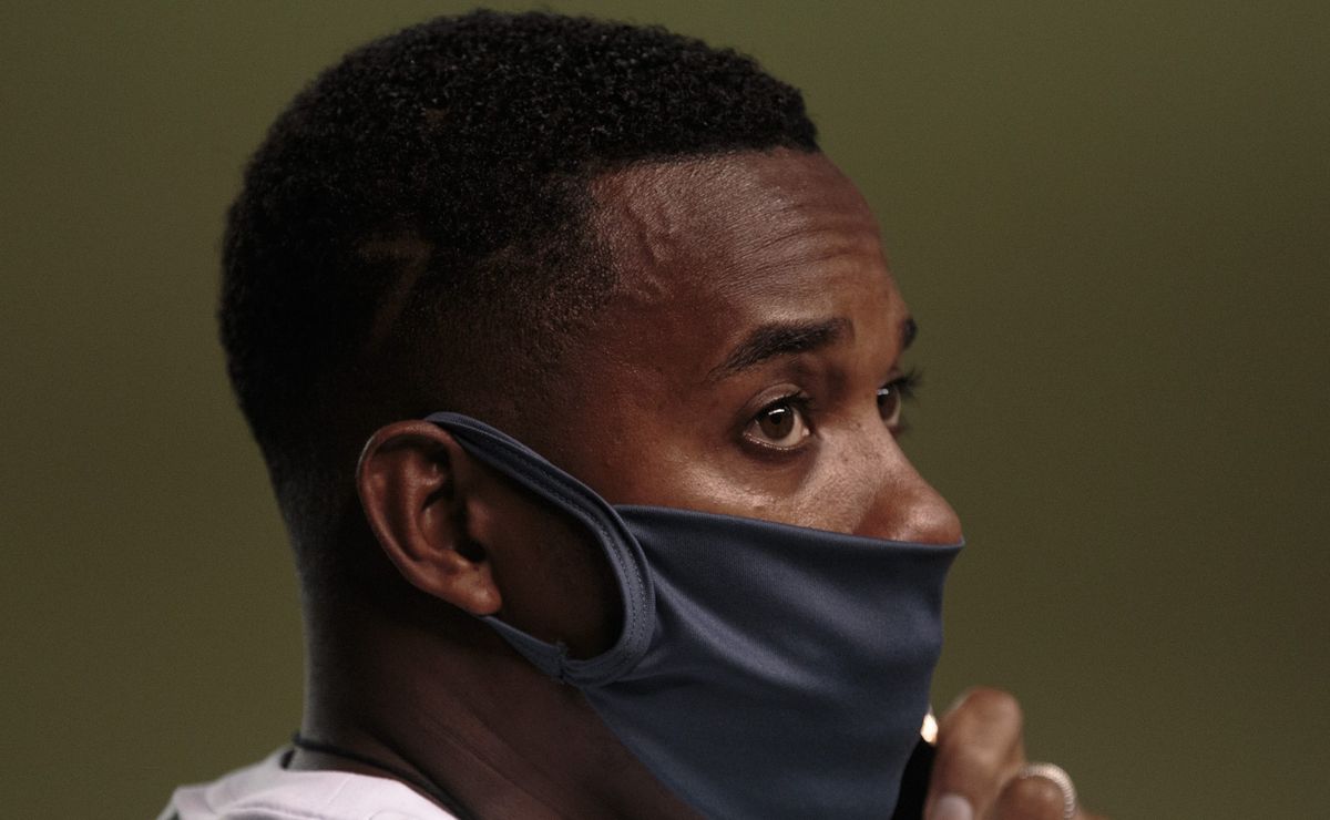 Robinho pede habeas corpus e Procurador-Geral decreta que o ex-jogador do Santos deve continuar preso