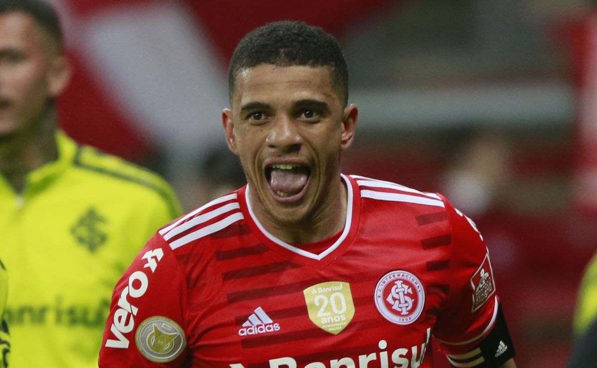 Taison processa o Inter e desabafa após cobrança vir à tona