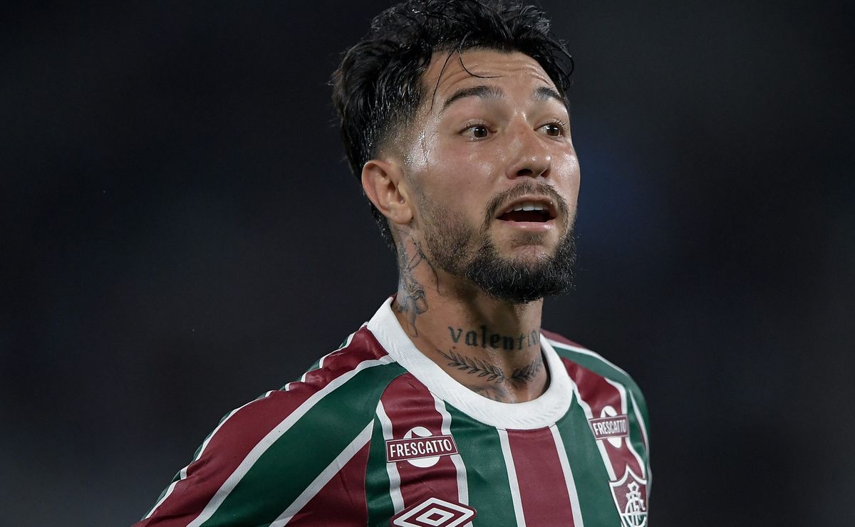 Lucho Acosta marca um belo gol e coloca o Fluminense na frente no clássico contra o Flamengo