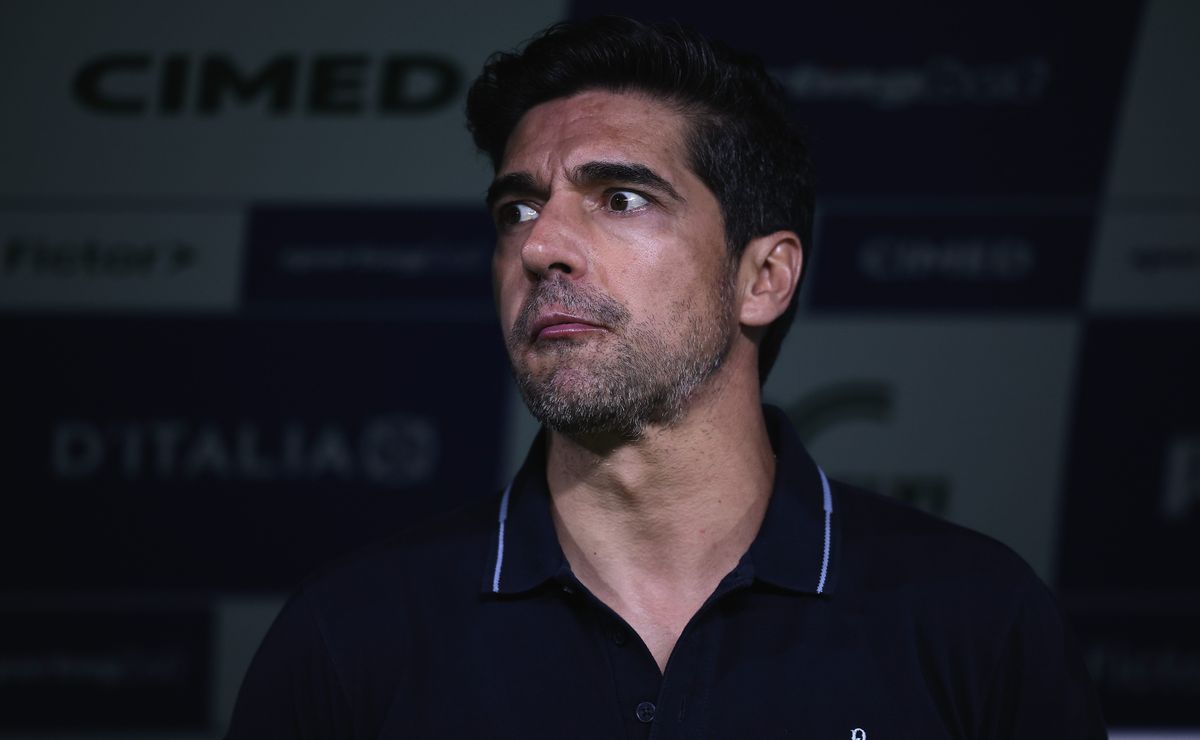Palmeiras sofre com táticas que não encaixam, e Abel vê plano desandar diante do Vitória