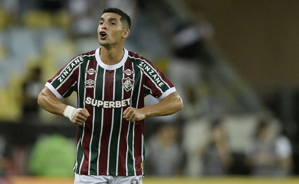 Serna aproveita falha de Rossi e aumenta para o Fluminense contra o Flamengo no Brasileirão