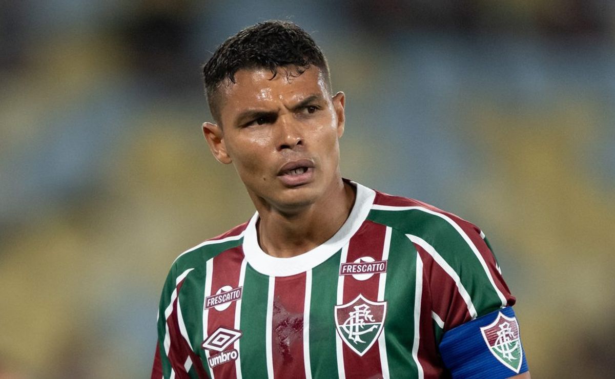 Pênalti de Thiago Silva em Bruno Henrique não marcado pela arbitragem no Fla x Flu tem concordância de PC Oliveira
