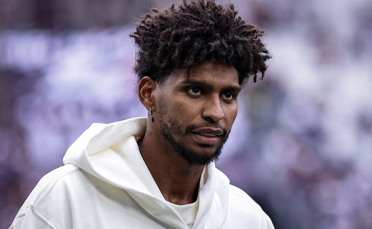 Hugo Souza vira dor de cabeça e pode desfalcar Corinthians no clássico decisivo contra o São Paulo