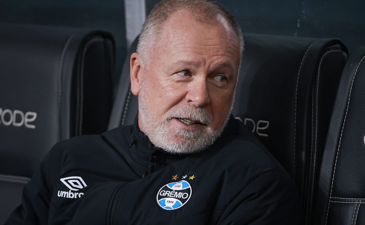 Mano Menezes pede reforços e Grêmio avalia Gabriel Brazão, do Santos, como alternativa para 2026