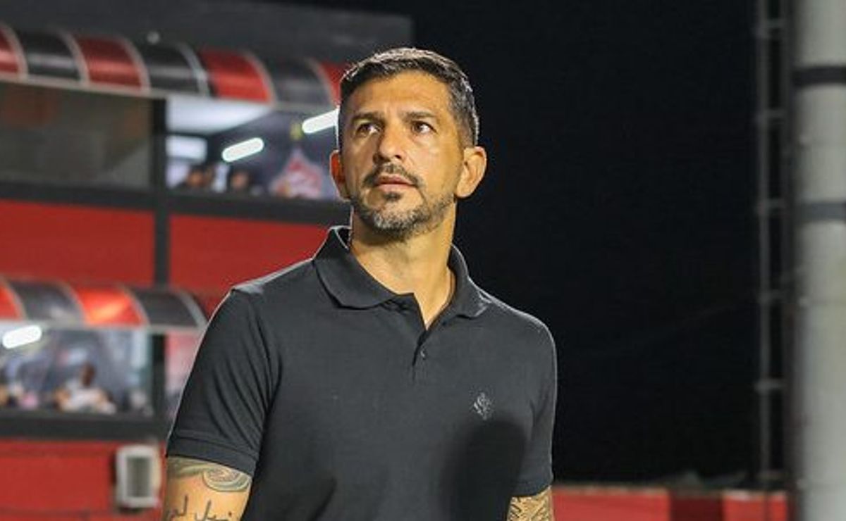 Emiliano Díaz projeta Internacional x Santos e elogia Neymar: “Um dos melhores da história”