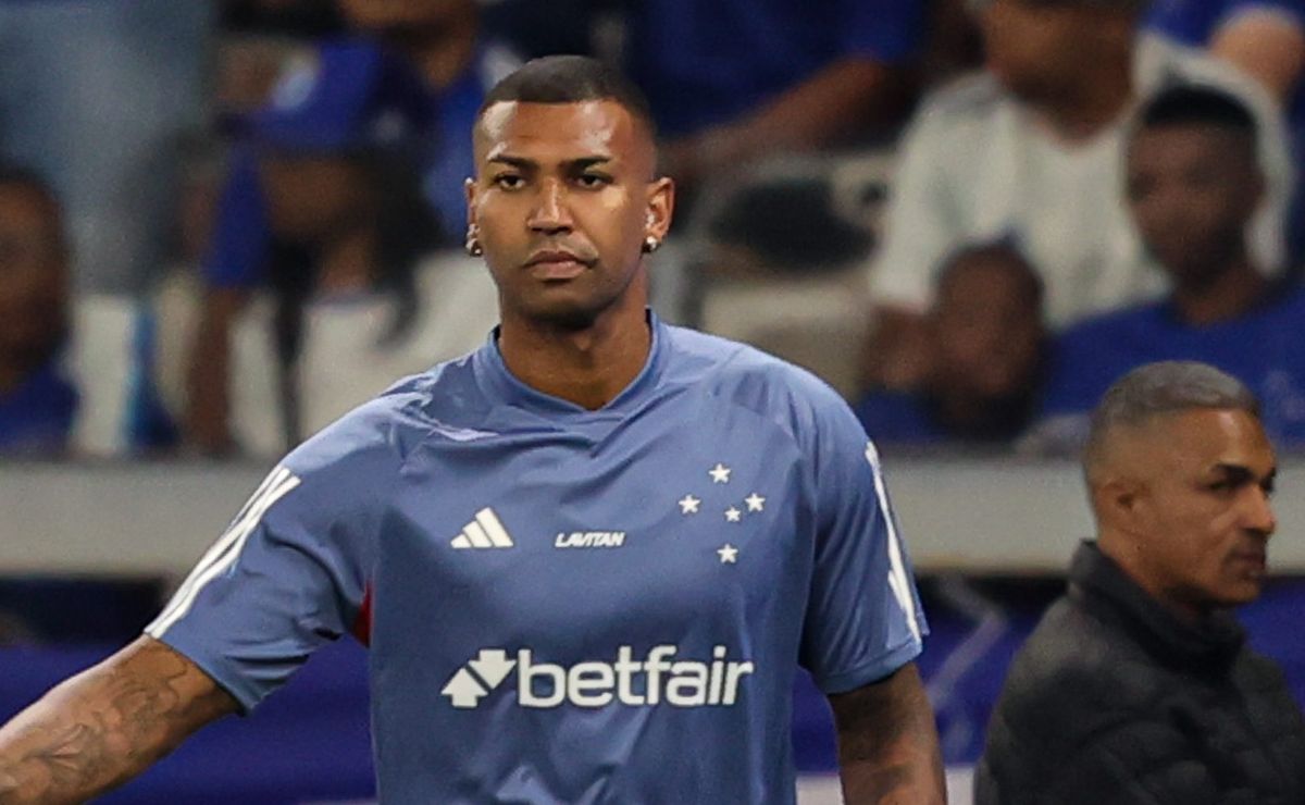 Grêmio decide pagar caminhão de dinheiro para anunciar 4 contratações de peso e Walace puxa a fila