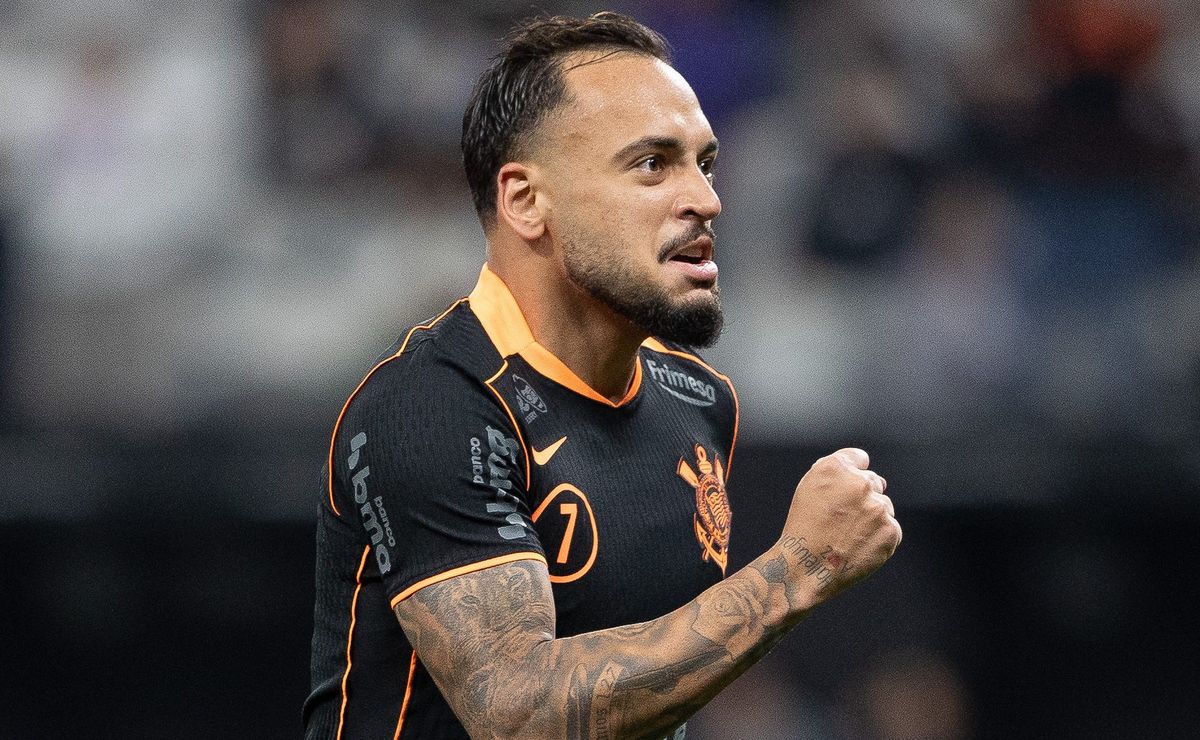 Corinthians vê clima azedar e Maycon se irrita com indefinição que trava seu futuro no clube