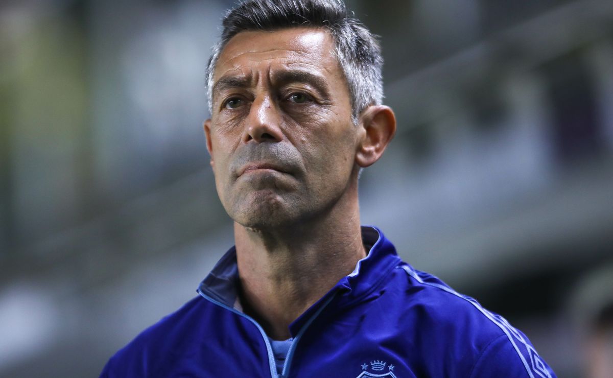 Pedro Caixinha está voltando ao futebol com destino inusitado, 7 meses após demissão do Santos