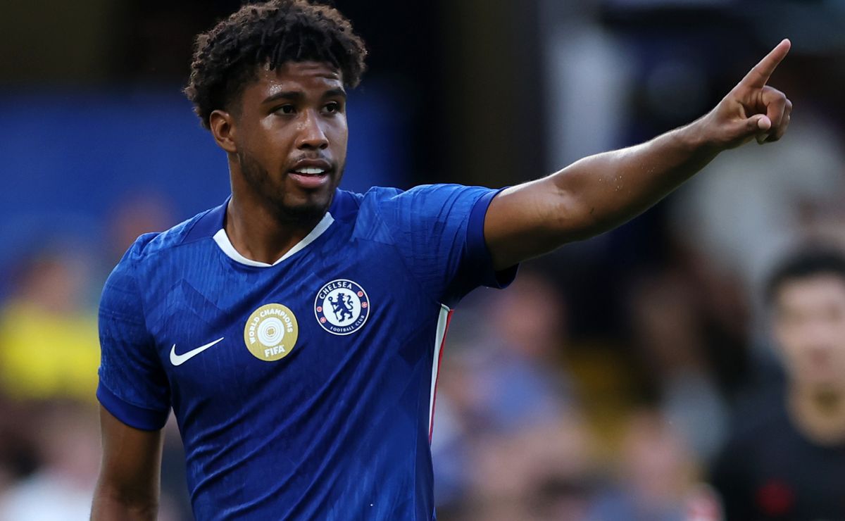 Ex-Vasco, Andrey Santos tem atuação de gala pelo Chelsea e vira assunto na Inglaterra