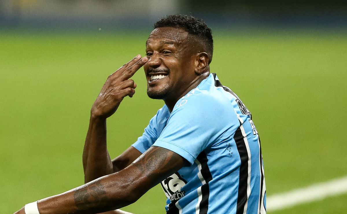 Henrique marca, muda o Grêmio no segundo tempo e vira rara boa notícia após derrota contra o Botafogo