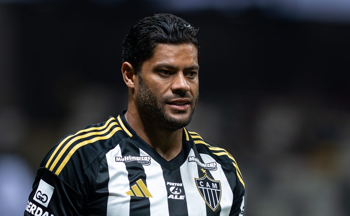 Hulk saindo do Atlético-MG após derrota na final da Sul-Americana ganha força após contato do Grêmio