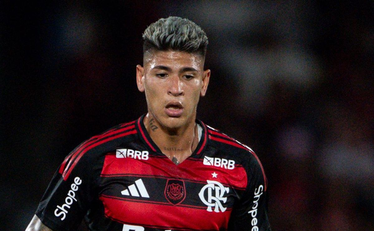 Arbitragem de Flamengo x Bragantino teve 2 erros escandalosos: expulsão de Carrascal e pênalti em Cebolinha; crava Renata Ruel