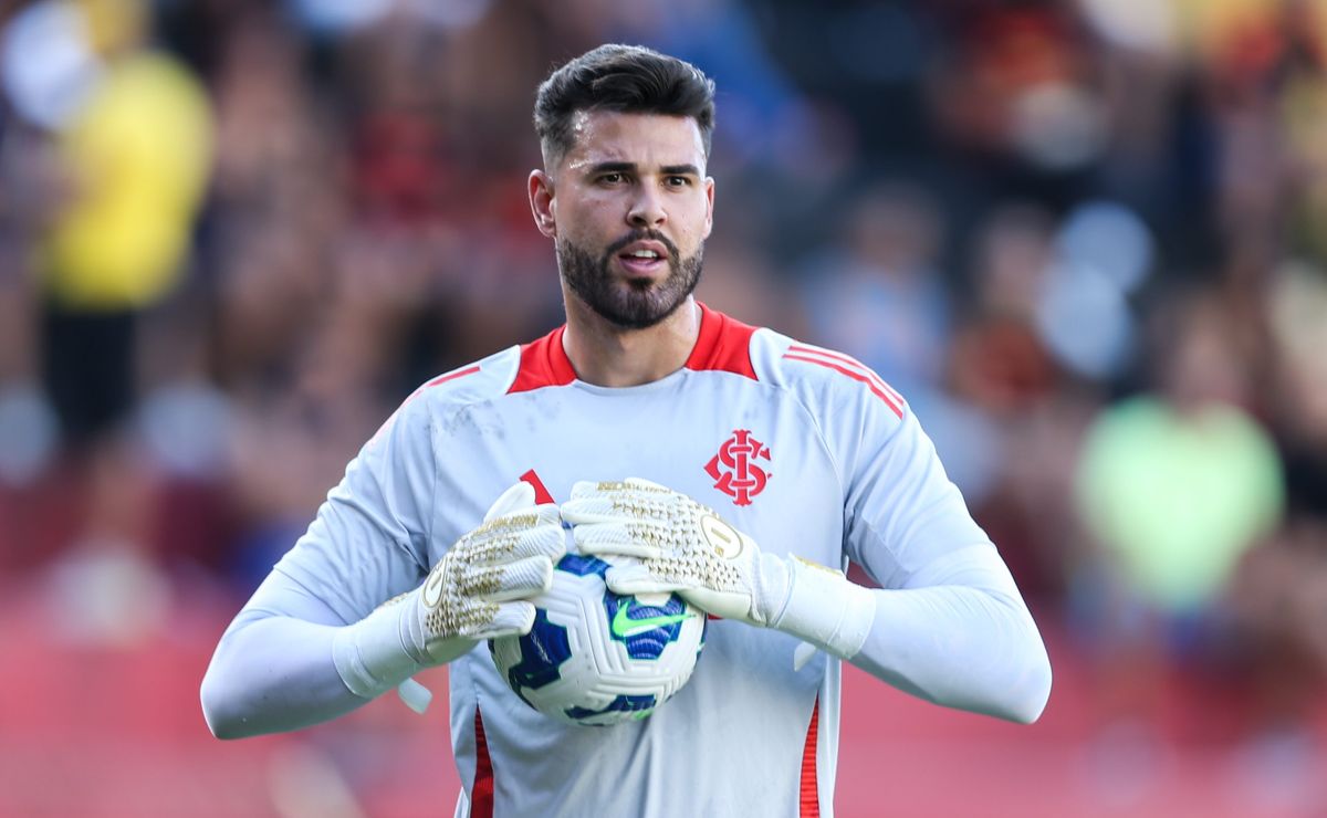 Internacional confirma perda do goleiro titular para o restante da temporada e gera preocupação
