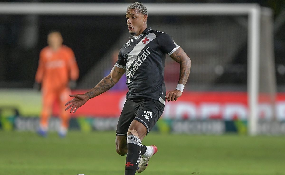 Vasco lamenta expulsão de David, considerada infantil pela torcida, após derrota amarga