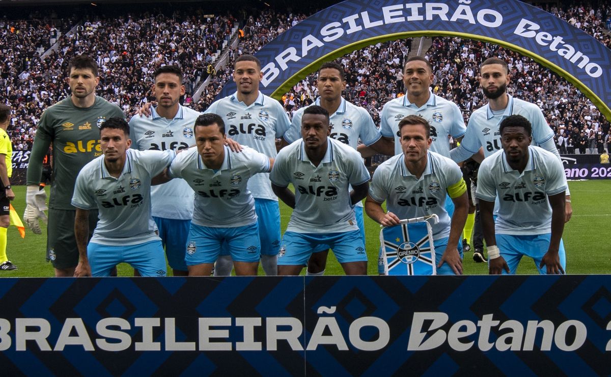 Mano Menezes perde peças importantes no Grêmio e tem dúvidas no time que vai enfrentar o Palmeiras