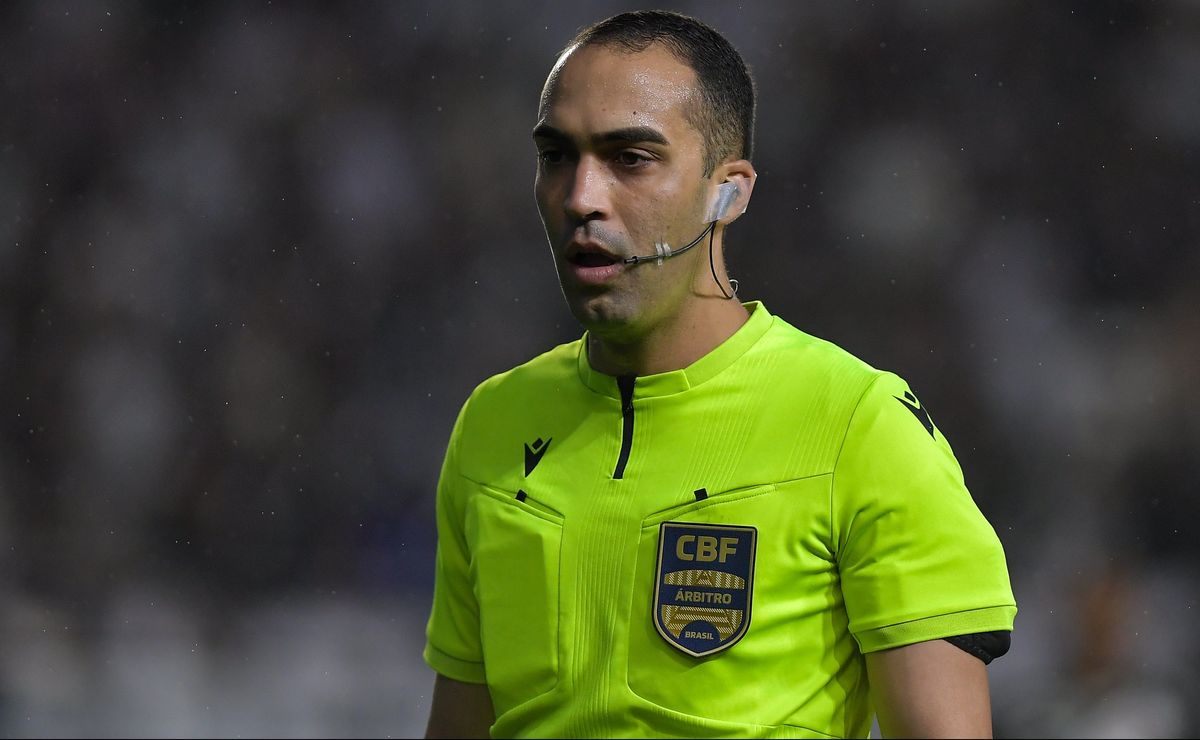 Davi de Oliveira Lacerda só apitou um jogo do Santos no Brasileirão e histórico contra o Peixe não é animador