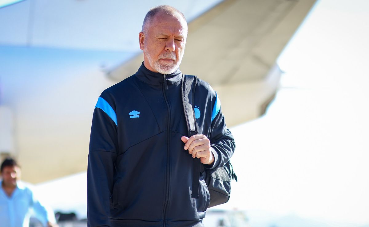 Mano Menezes renovando com o Grêmio pode melar após escalação polêmica em derrota para o Botafogo