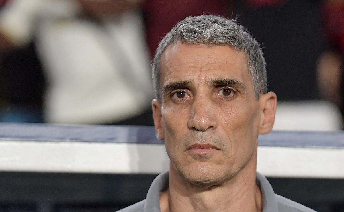 Vojvoda barra Souza e surpreende na escalação do Santos contra o Internacional; Robinho Jr. será titular