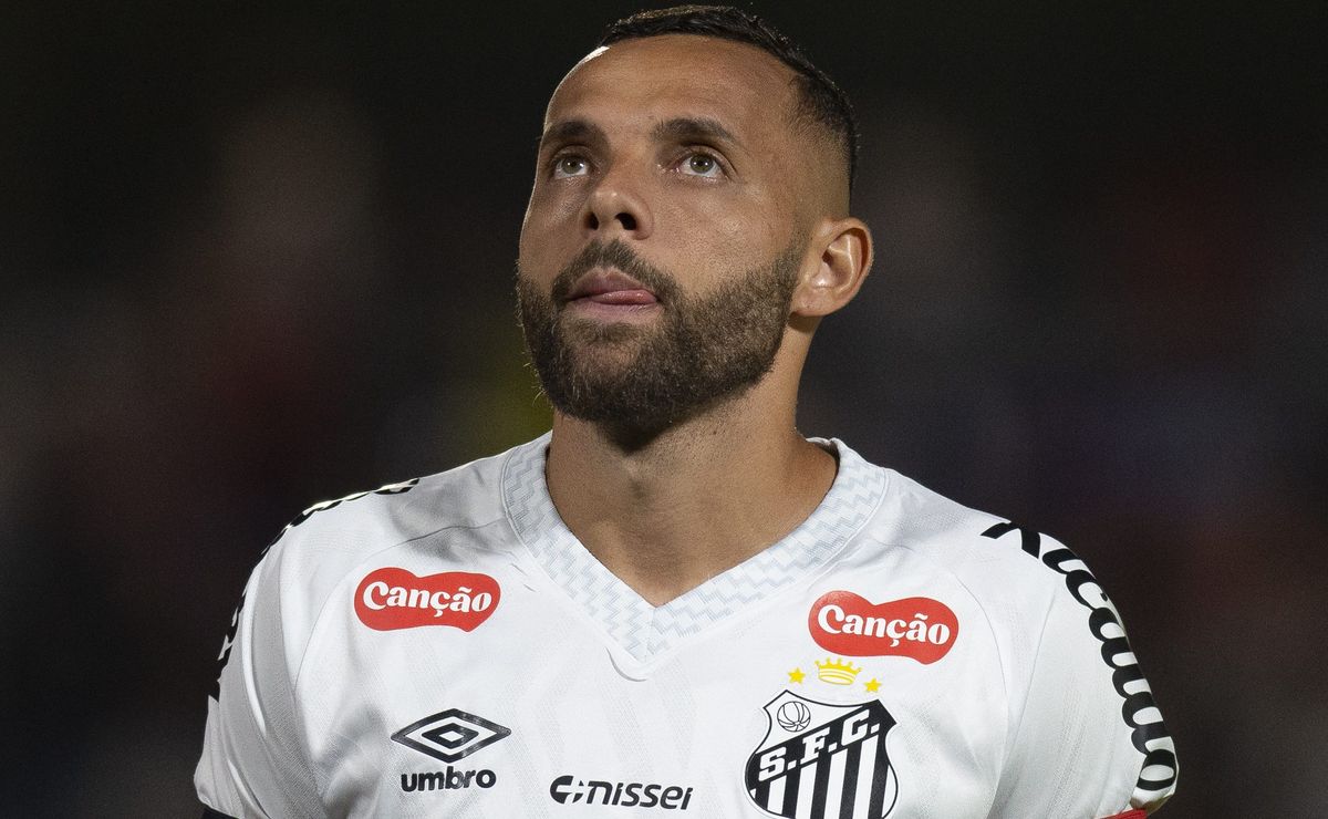 Guilherme e Thaciano protagonizam lance bizarro em Internacional x Santos e revoltam torcedores santistas