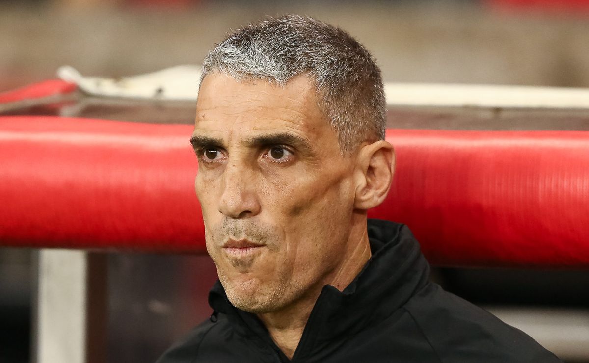 Vojvoda ajusta o Santos no intervalo, muda estratégia e busca empate contra o Inter