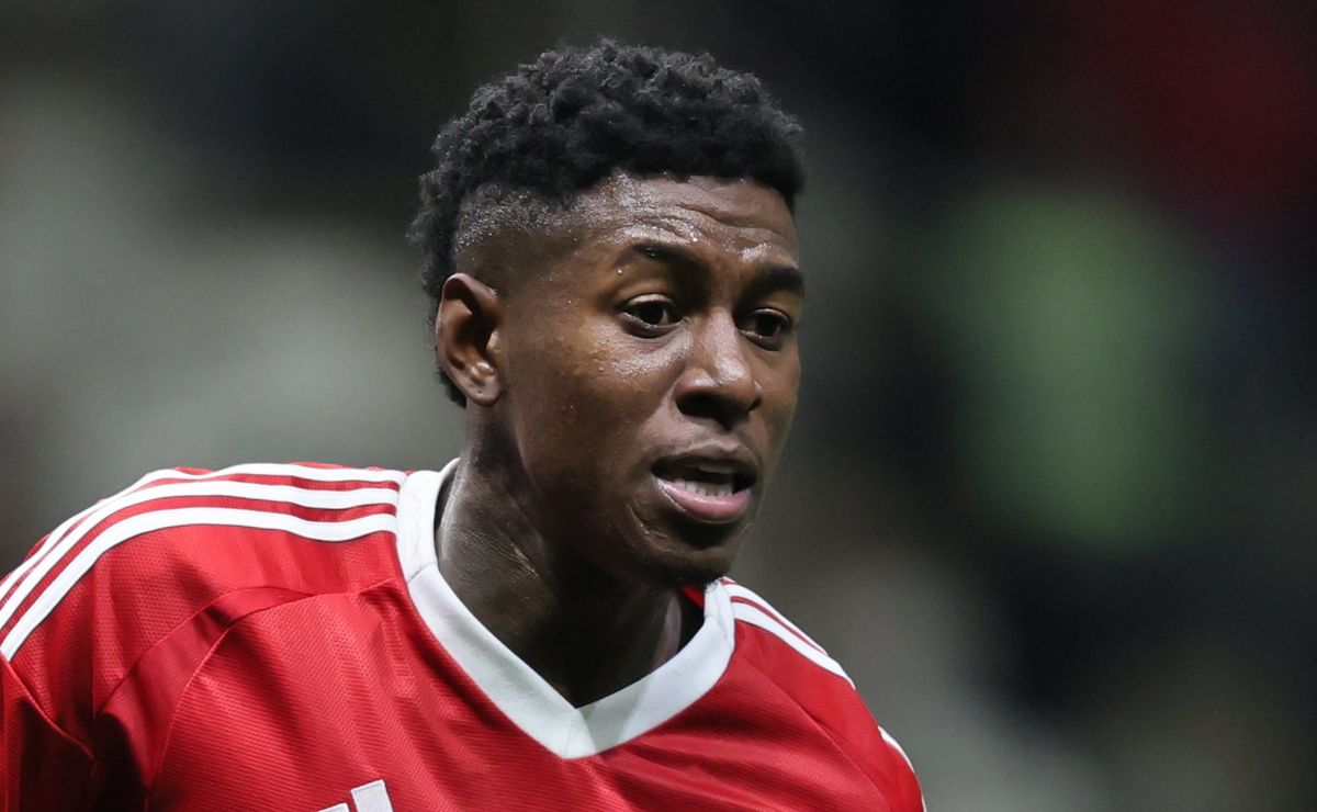 Vitão avalia empate injusto do Santos diante do Internacional: “Com uma oportunidade”