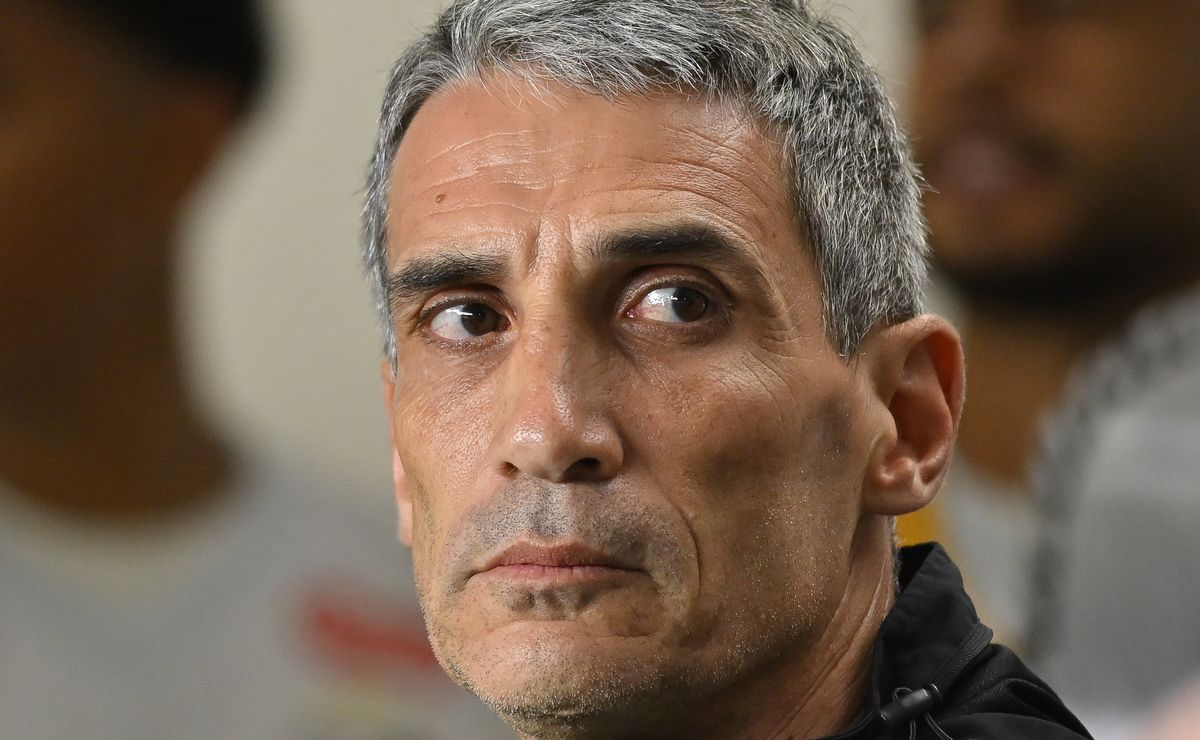 Vojvoda faz mea-culpa e assume erro na escalação do Santos contra Inter: “Levanto a mão para aprender”